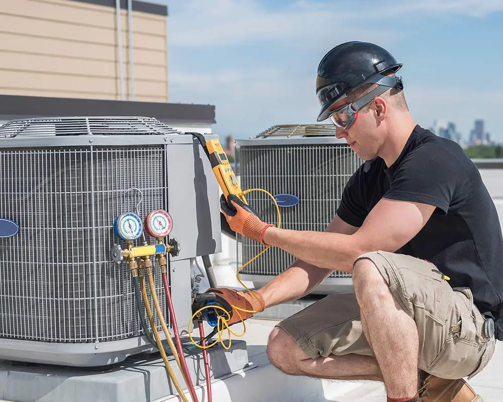 hvac tecnician doing unit maintenance on roof san fernando orem ut